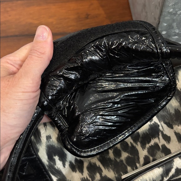 Y2K Vintage Betsey Johnson Leopard Print rolling duffle bag/ carry-on - Picture 11 of 17